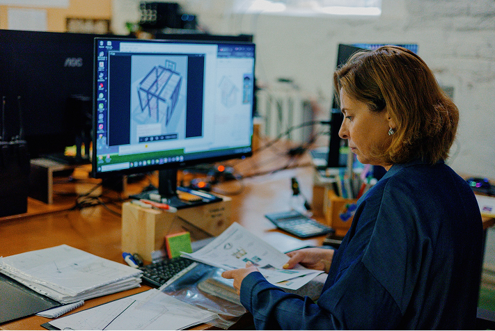 CR6_8888_resized 1 (1)